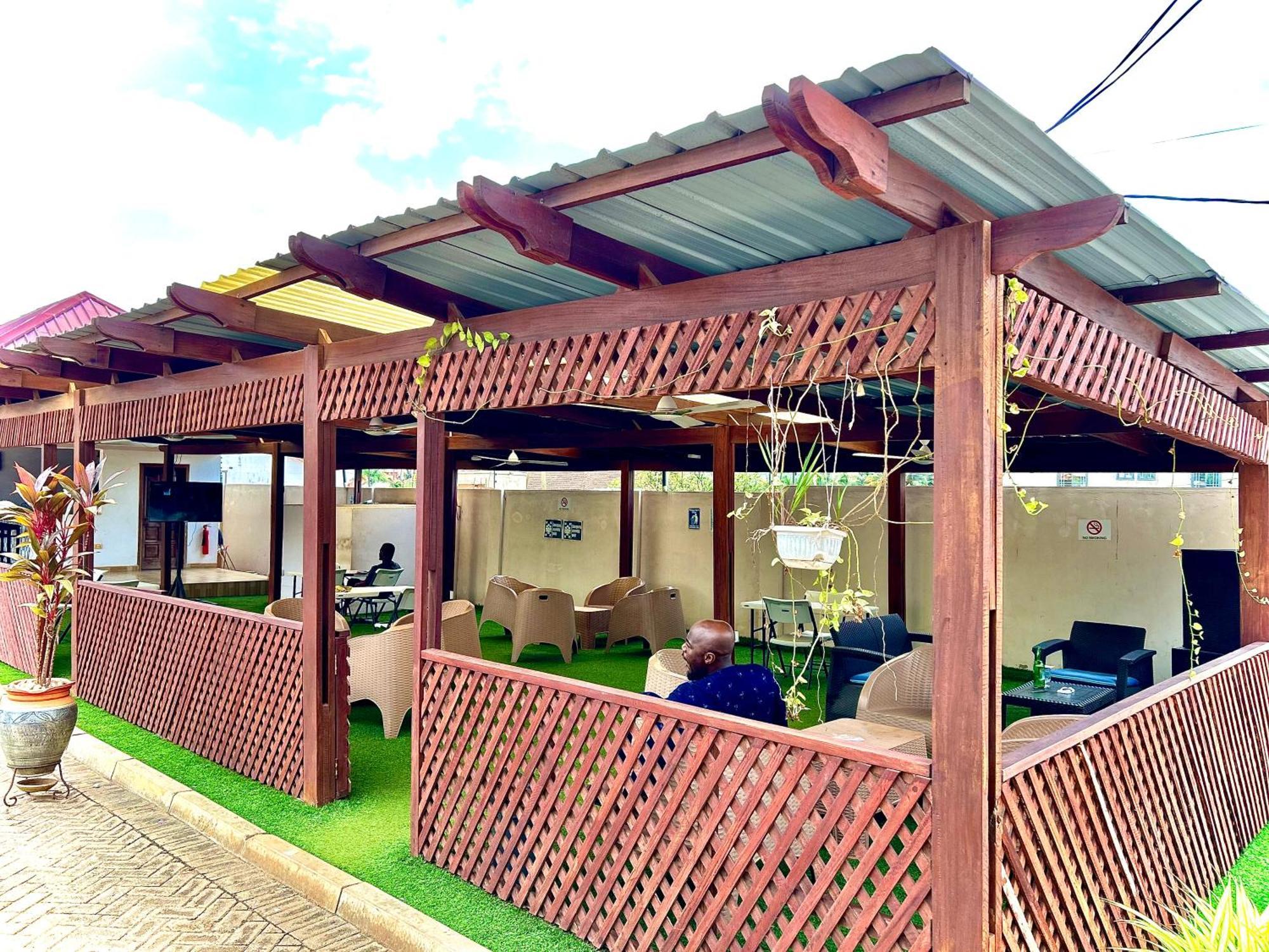 Jessie Hotel Adenta Exterior foto